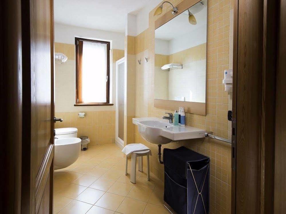 Residence Corte Camaldoli การ์ดา ภายนอก รูปภาพ